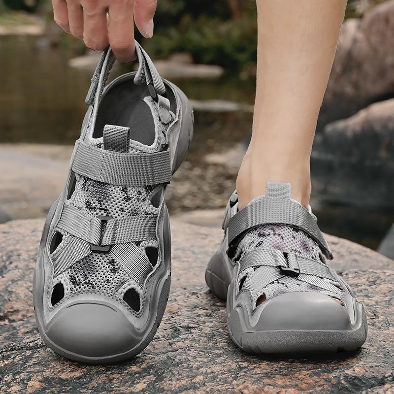 

2025 new casual beach lightweight sandals foreign trade summer thick-soled hole shoes breathable non-slip outdoor travel shoes 46 сірий колір