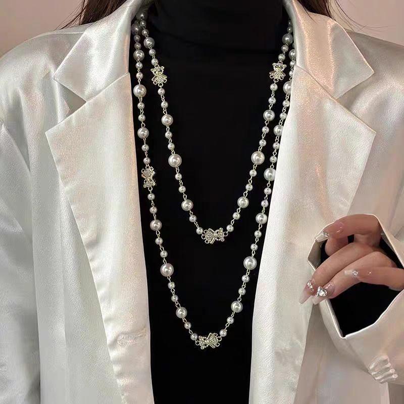 Elegant Pearl Four-Leaf Clover Women's Necklace - Versatile Layered Sweater Chain for Autumn/Winter
