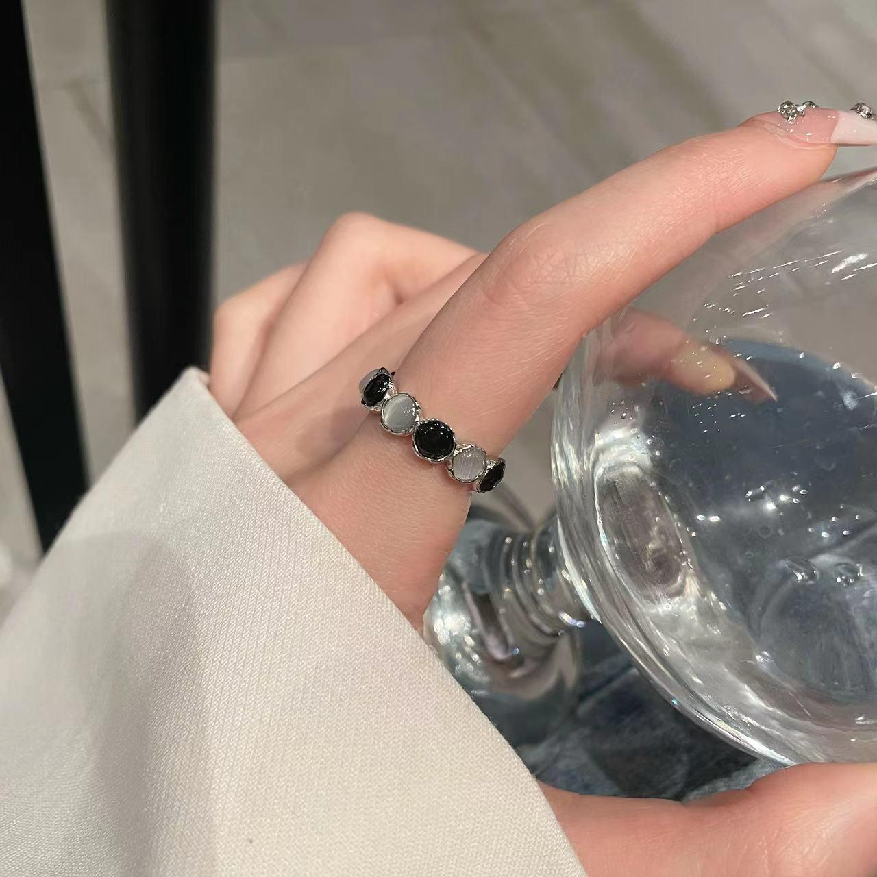 2023 Black and White Gemstone Open Ring: Niche French Style for Women