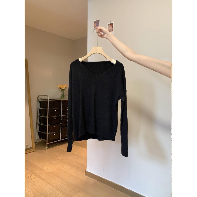 Simple v-neck bottoming shirt women's gentle wind sweater spring niche basic model solid color inner knitted top