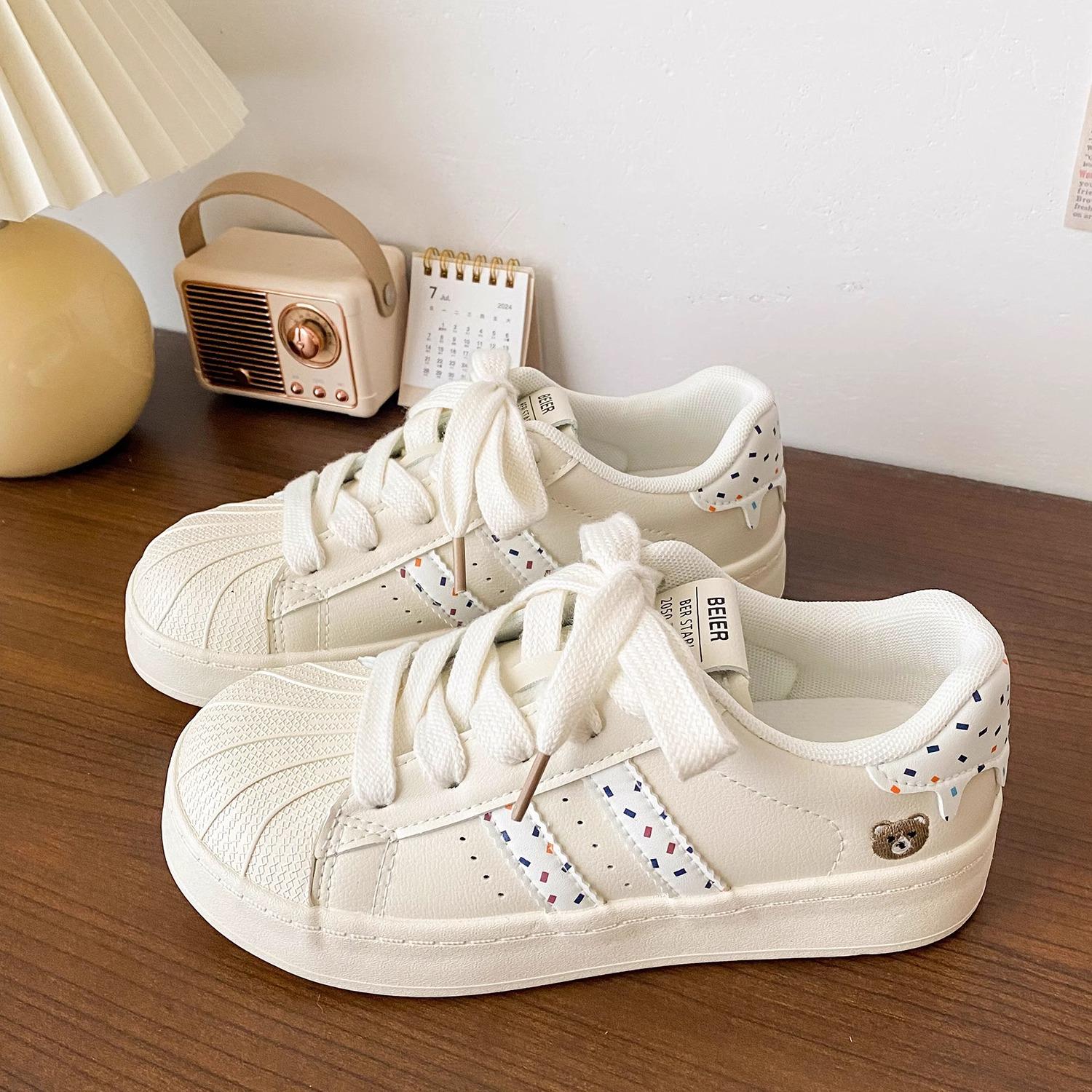 

Versatile platform white shoes women s Hong Kong style shell head board shoes 2025 new autumn and winter velvet German training casual sports shoes 35 бежевый