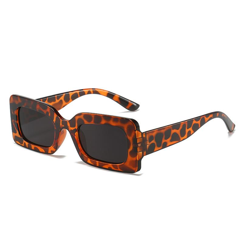 

Women Classics Vintage Sunglasses Stylish Rectangle Frame Candy Color Sun Glasses Outdoor Lady Travel Eyewear UV400 Gafas De Sol Quality As shown in the figu