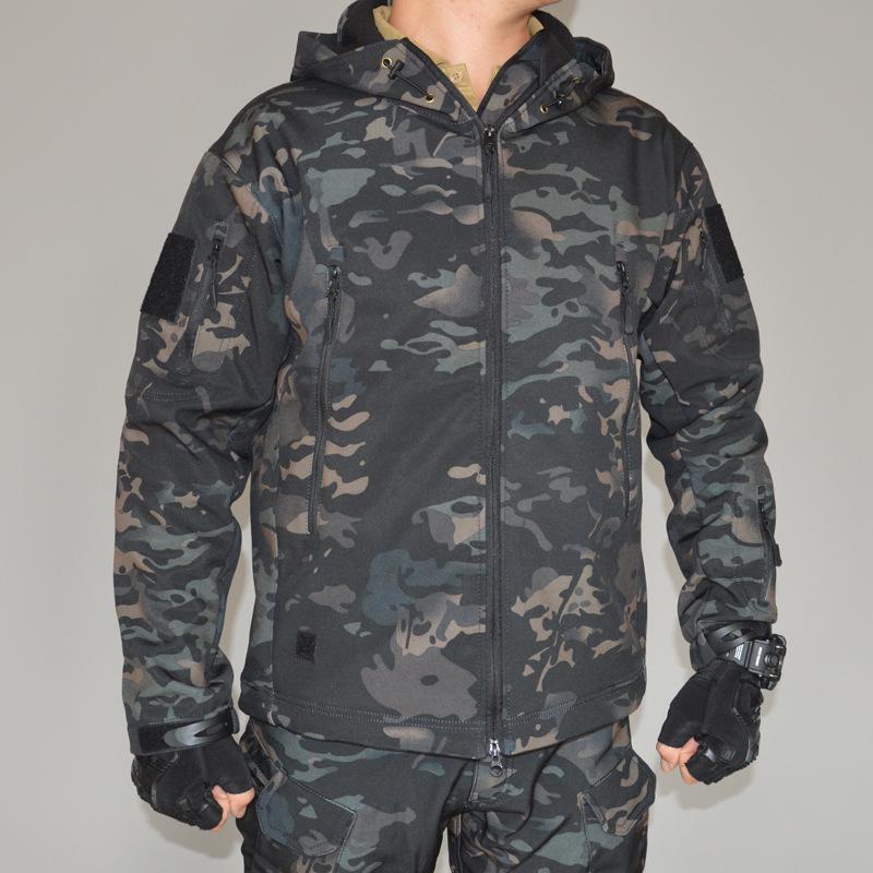Men's Sharkskin Softshell Tactical Jacket: Windproof, Waterproof, Fleece-Lined for Autumn and Winter