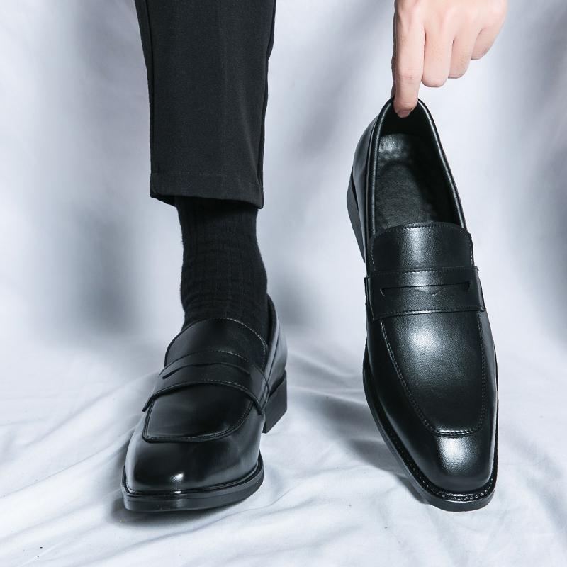 Designer Style Pointed Dress Shoes for Men Brand New Business Casual Slip On Leather Shoes British Style Men Wedding Party Shoes