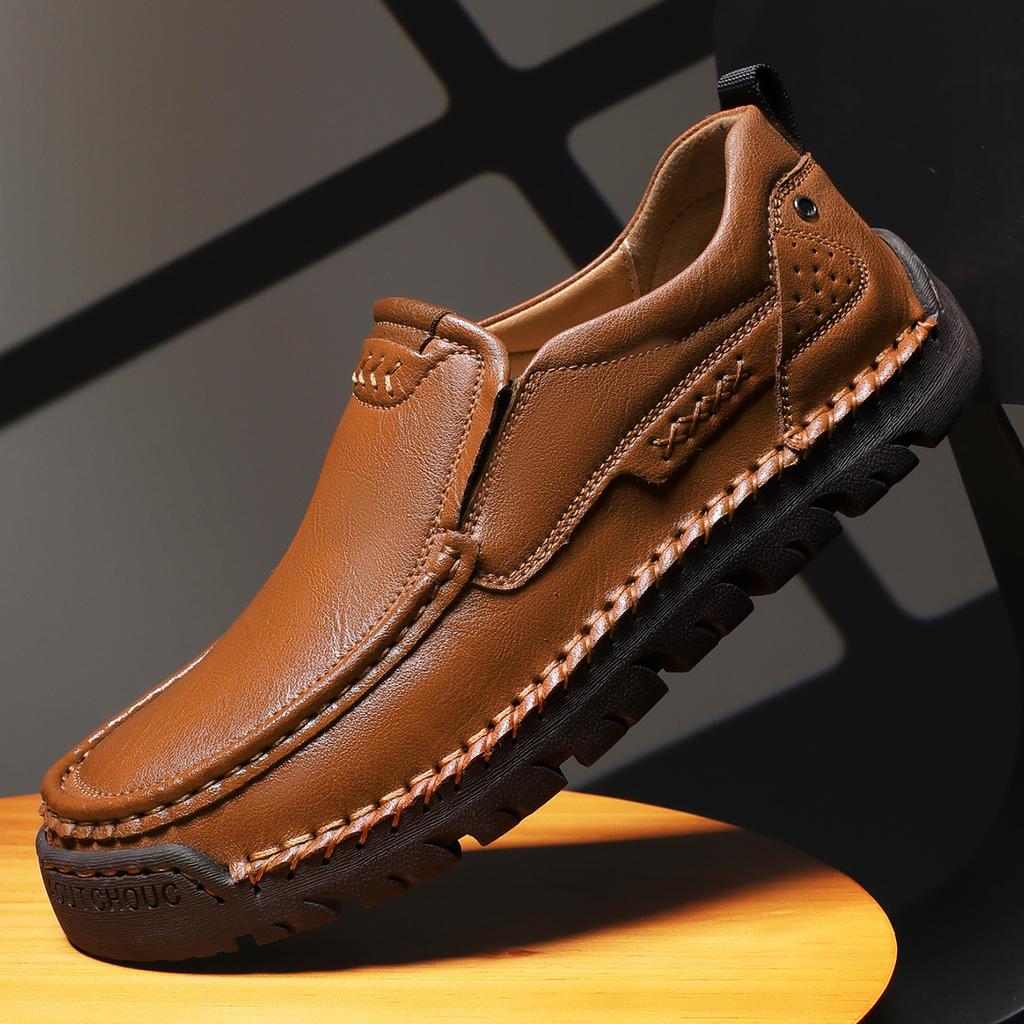 Moda 2025 Nuovi Mocassini da Uomo Traspiranti Slip on Scarpe da Guida Italiane Chaussure Homme Vera Pelle Uomo Scarpe Casual Fatte a Mano