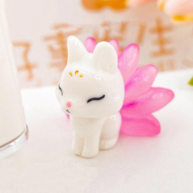 

1 шт. Милая мини-люминесцентная смоляная девятихвостая лиса, украшение, светящаяся в темноте, миниатюрные фигурки, лиса, микропейзаж, кукольный домик, декор фиолетовый