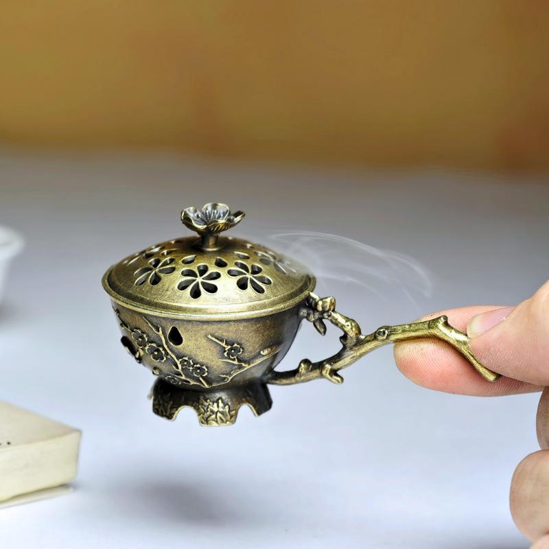 Handgehaltener Pflaumenblüten-Räucherstäbchenhalter Vintage Zinklegierung Hohlgeschnitzt Räucherstäbchenhalter Mit Deckel Aromatherapie-Dekoration