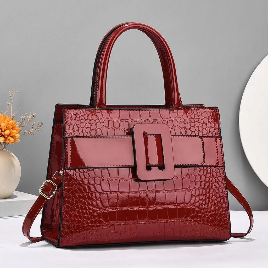 Stylish Crocodile Pattern Soft Leather Handbag For Women With Versatile Colors And Mid-soft Structure