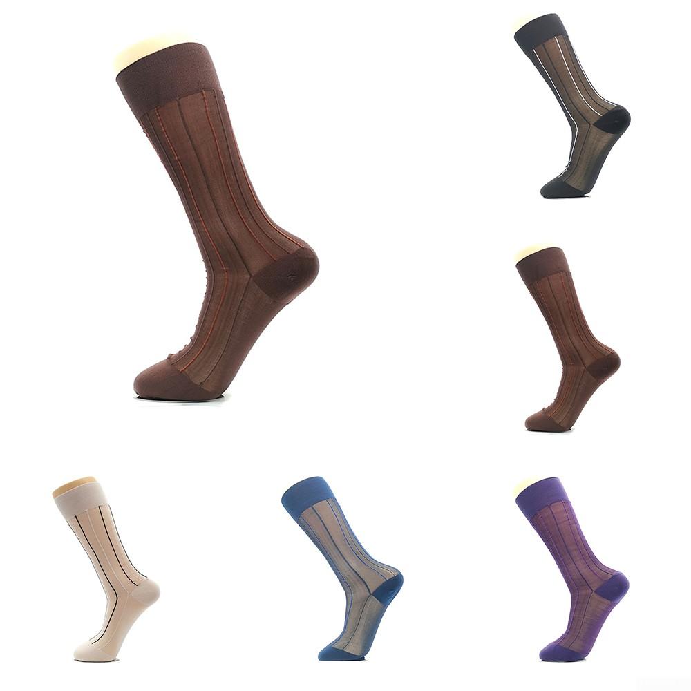 Transparente und seidige Herrensocken, gestreifte Kniestrümpfe für einen sexy Look