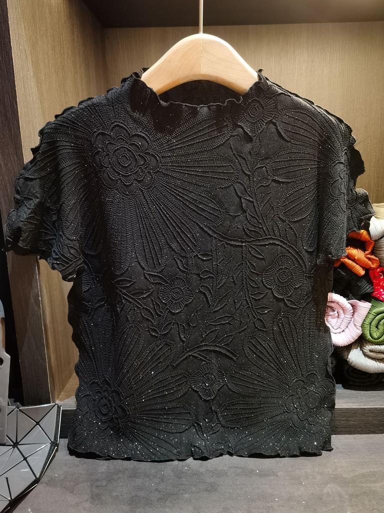 Women's Loose Fit Sunflower Embroidered Glitter T-Shirt with Short Sleeves