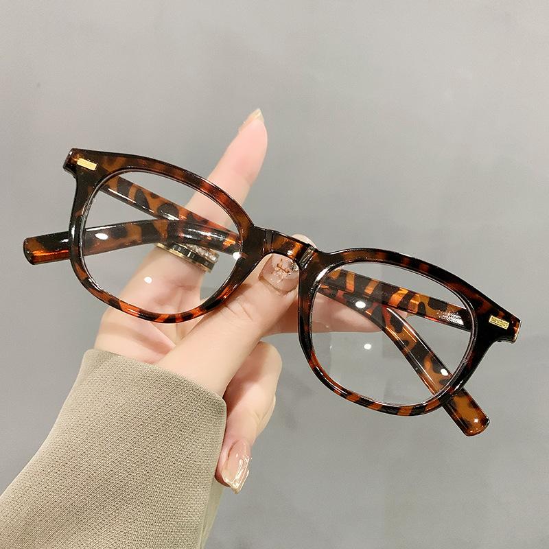Fashion Round Frame Glasses Retro Aesthetics Modern Style Anti Blue Light Round Eyewear Vintage Black Leopard Frame Eye Glasses