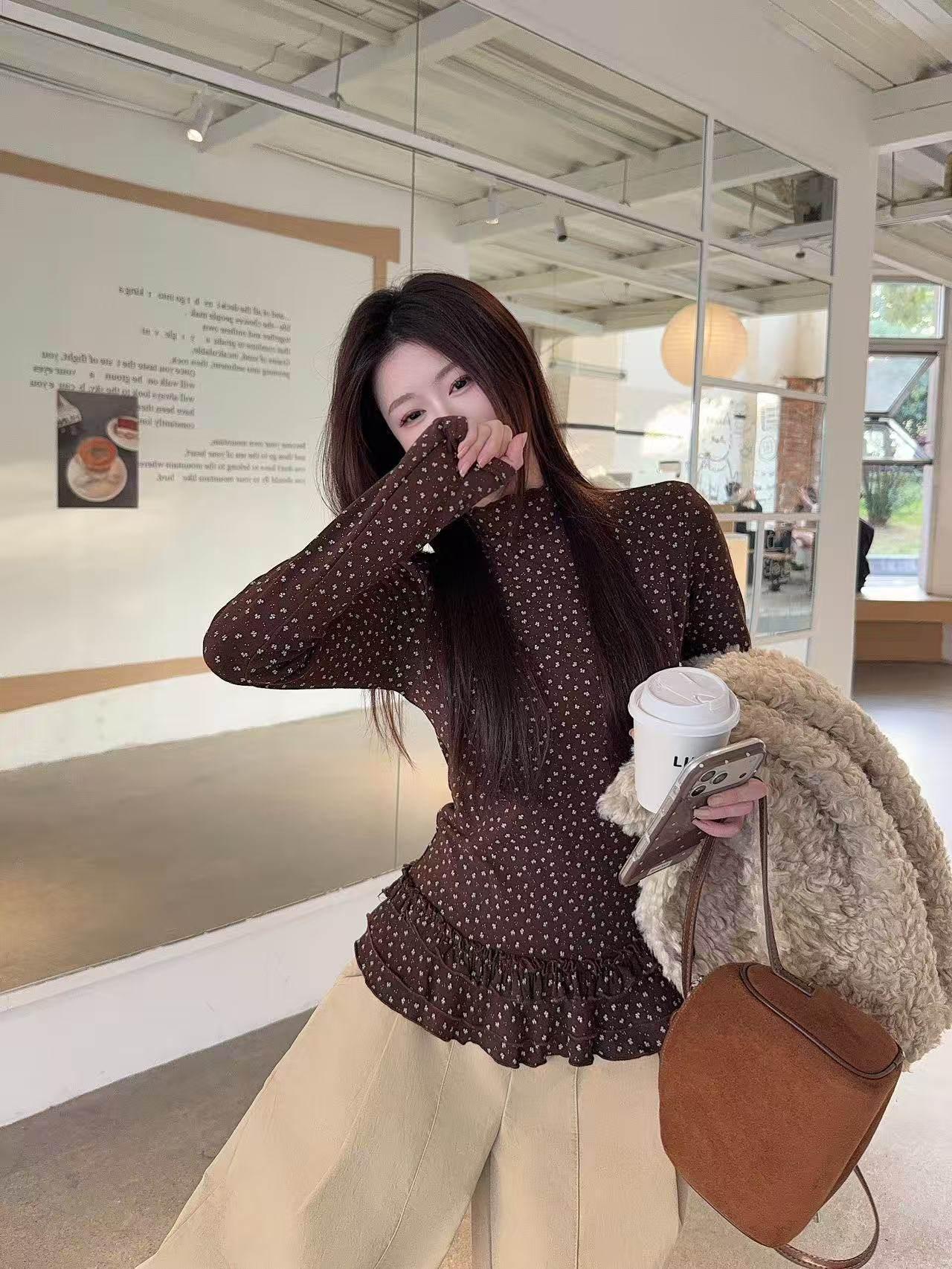 

Женский термотоп с цветочным принтом, рюшами и кружевом - Облегающий, с длинным рукавом, полувысокий ворот (Осень зима) Extra Large коричневый