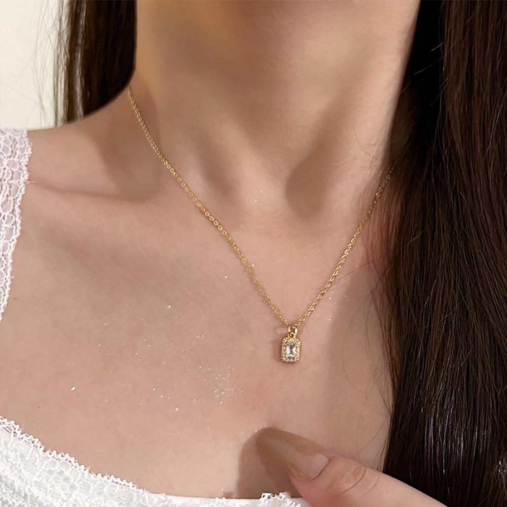 Shijia Pearl Necklace Women's Niche Light Luxury Design High-end Temperament Collarbone Chain Neck Chain Sweater Chain Bead Chain