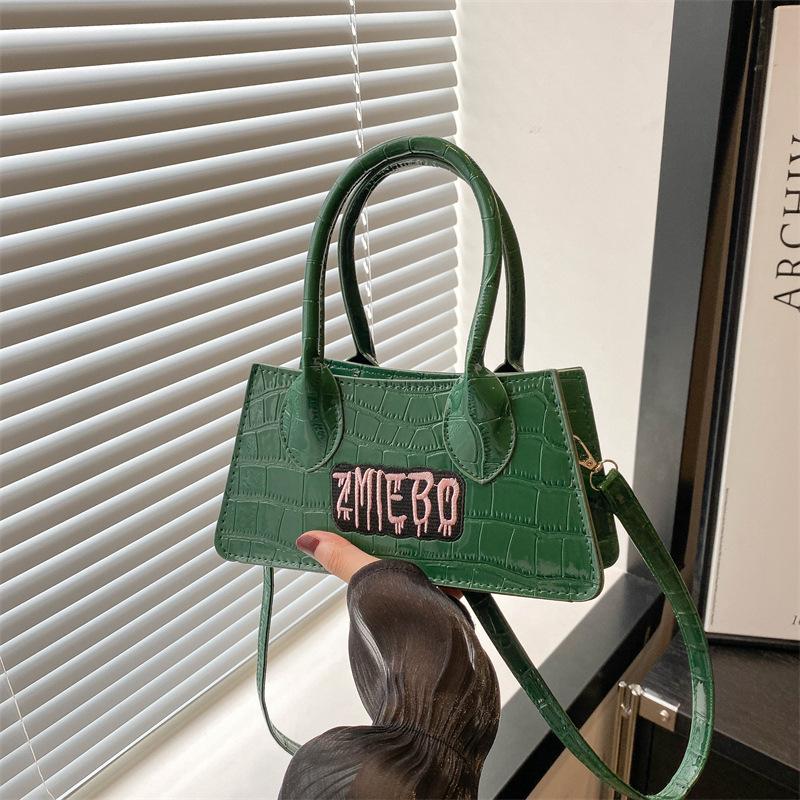 

Small bag women s 2025 new commuter high-end texture niche versatile black shoulder spring and summer crossbody small square bag