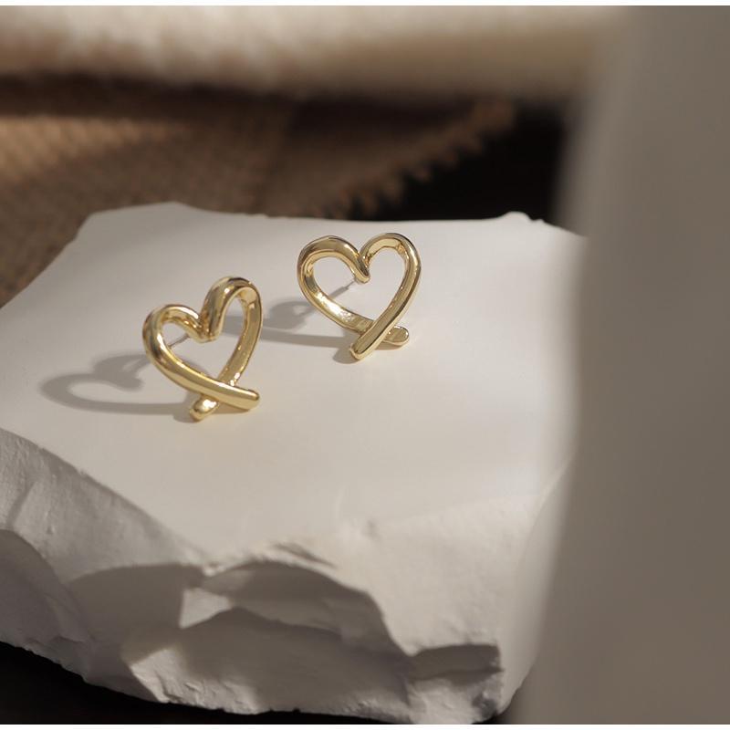 IF ME Simple Gold Heart Earrings for Women Fashion Retro Stud Earring Accessories Jewelry Gift