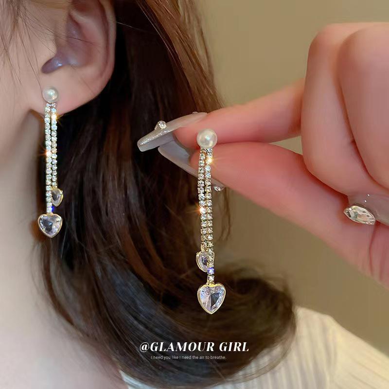 Elegant Imitation Pearl and Diamond-Studded Earrings for Women