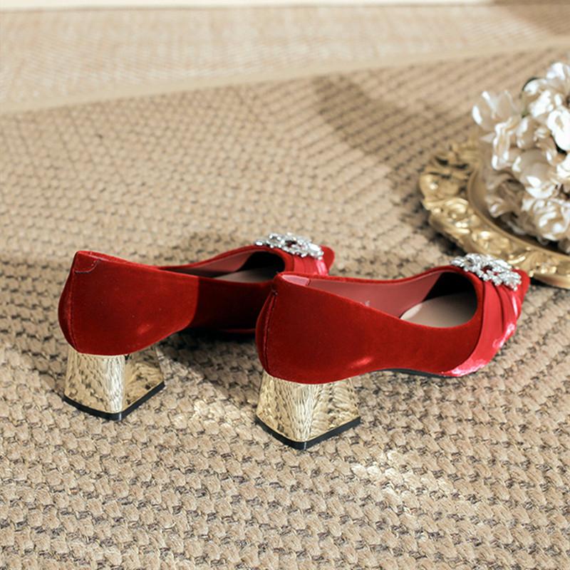 Fashion High-quality Satin Crystal Flowers Decorated Pumps Women Sexy Pointed Toe Red Wedding Bridal Shoes Elegant Chunky Heel Loafers