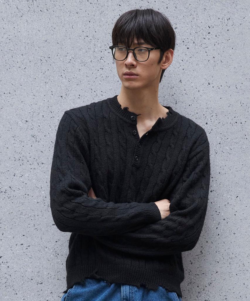 SENTAIR Damaged Cable Henley Neck Knit_Black