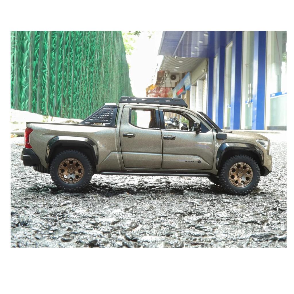 1/22 TOYOTA Tacoma Alloy Pickup Car Model Diecast Metal Off-Road Vehicles Car Model Simulation Sound and Light Children Toy Gift