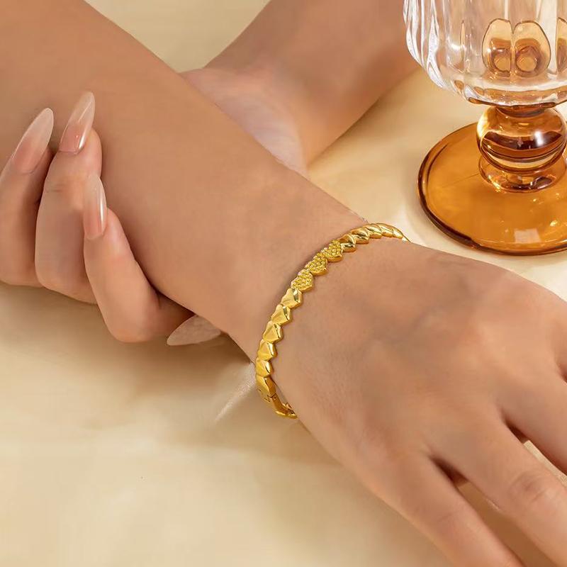 Fashion Luxury Gold-Plated Heart Bracelet for Women Elegant Honeycomb Design High Quality Stainless Steel Bracelet Jewelry