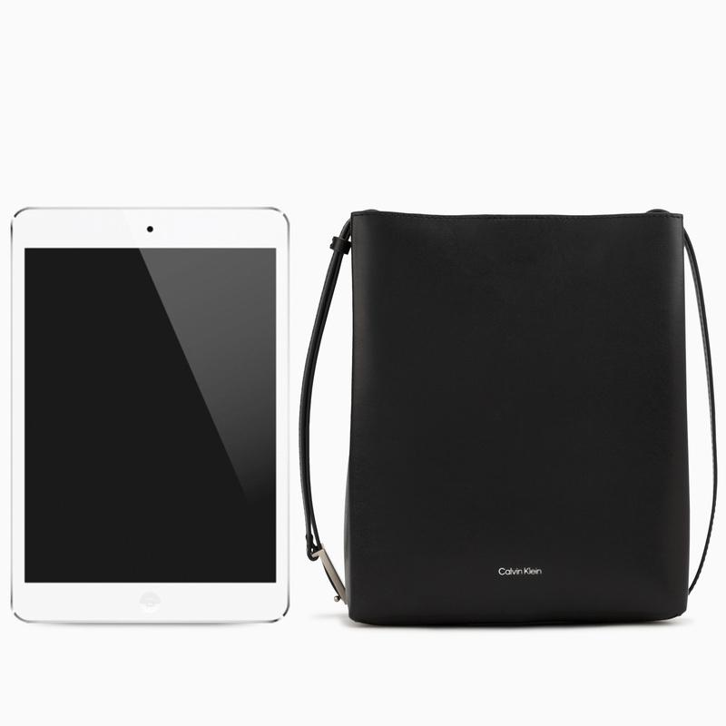 Calvin Klein Casual Commuter Letter Print Leather Crossbody Bag Women bags Space-Black DH3772-BAE