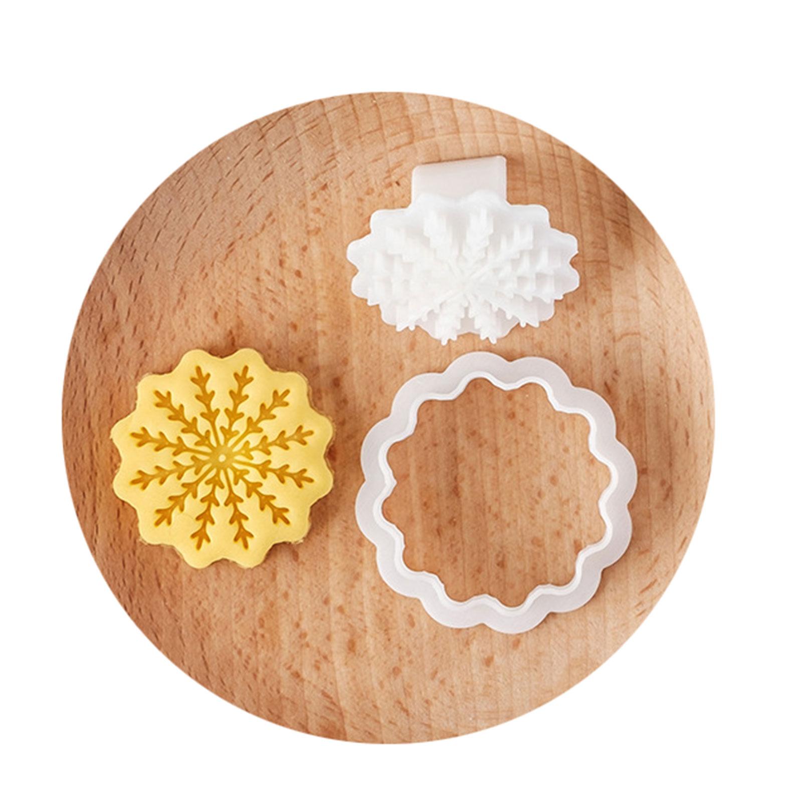 

Christmas Snowflake Cookie Cutters Pressable Biscuits Mold Plastic Cookie Stamps DIY Cake Baking Tool Easy to Clean D