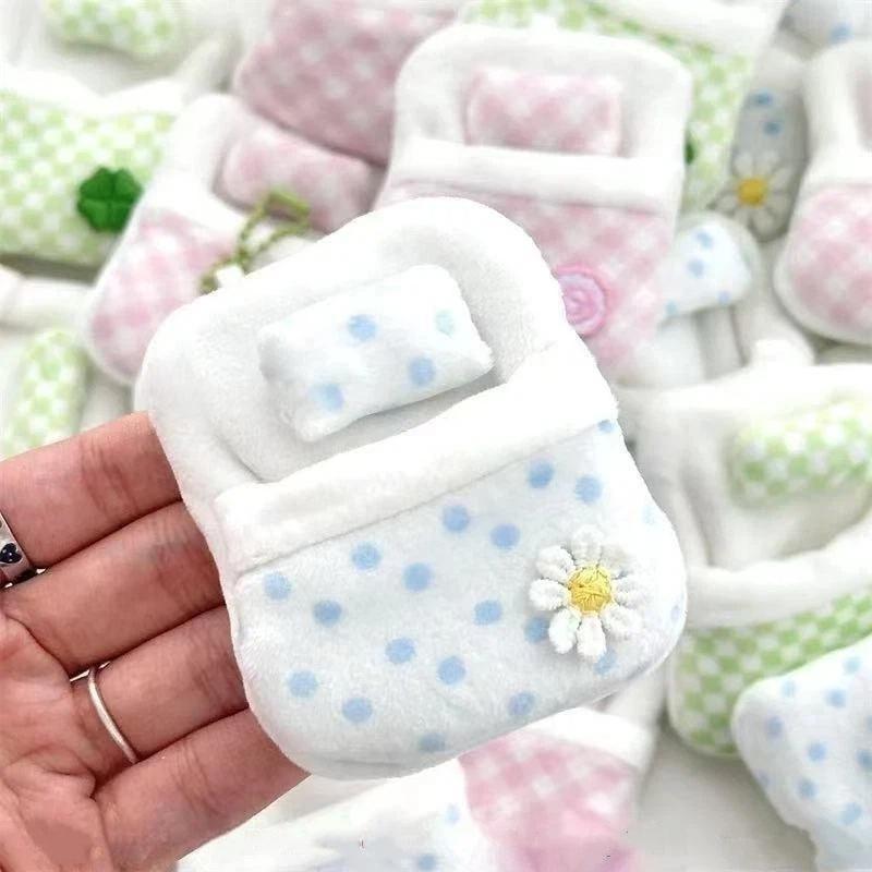 Cute Mini Fluffy Plush Doll Sleeping Bag Plush Doll Bed Soft Sleeping Bag Mini Doll Room Decoration Furniture Doll Accessories