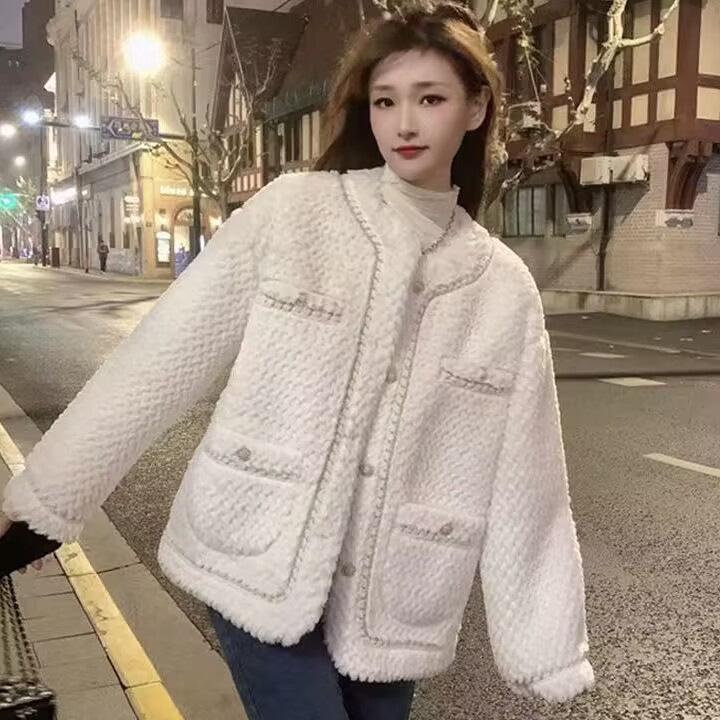 Korean version of fashion autumn and winter new Xiaoxiangfeng imitation lamb wool coat women's loose thickened design top tide