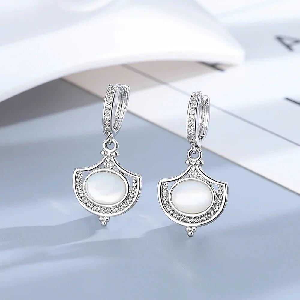 MicLee Orecchini Pendenti Lunghi In Argento 925 Con Conchiglie Bianche, Gioielli Eleganti Per Donna E Ragazza, 2,5x4 Cm