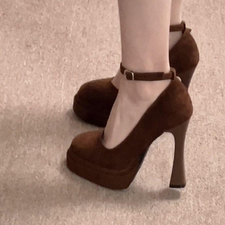 

High heels wind belt fairy French thick heel single shoes one-word buckle spring super year shallow mouth patent leather waterproof table 40