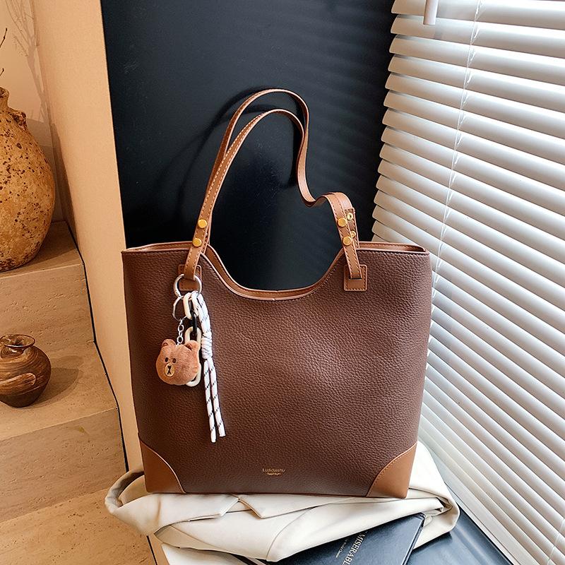 

Fashion Versatile Tote Bag Women s 2025 New Commuter Underarm Bag Simple Casual Explosive Shoulder Bag Women 37*8.5*32 коричневый