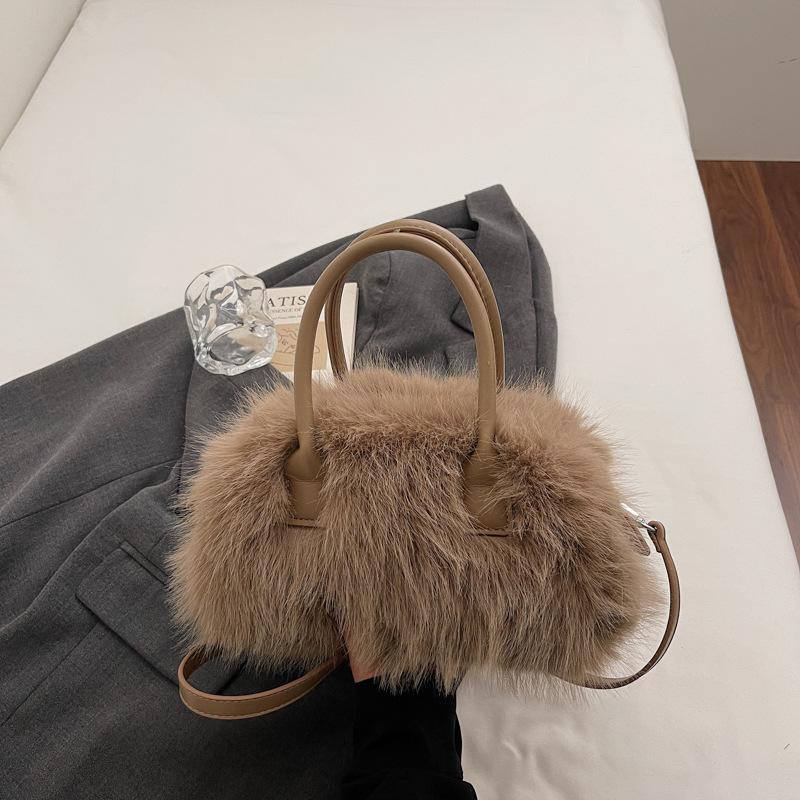 

Winter plush tote bag fashionable and cute cartoon shoulder bag high value casual portable commuter bag women