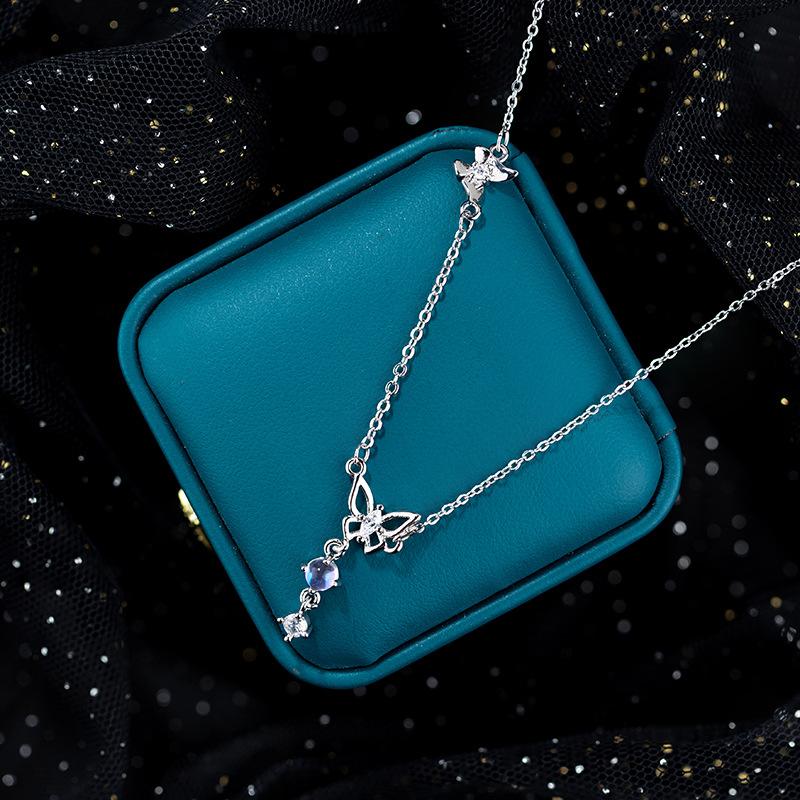 Temperamentvolle, glasierte, hohle Schmetterlingshalskette für Damen, leichtes Luxus-Nischendesign, Fransen-Zirkon-Anhänger, Schlüsselbeinkette aus Edelstahl