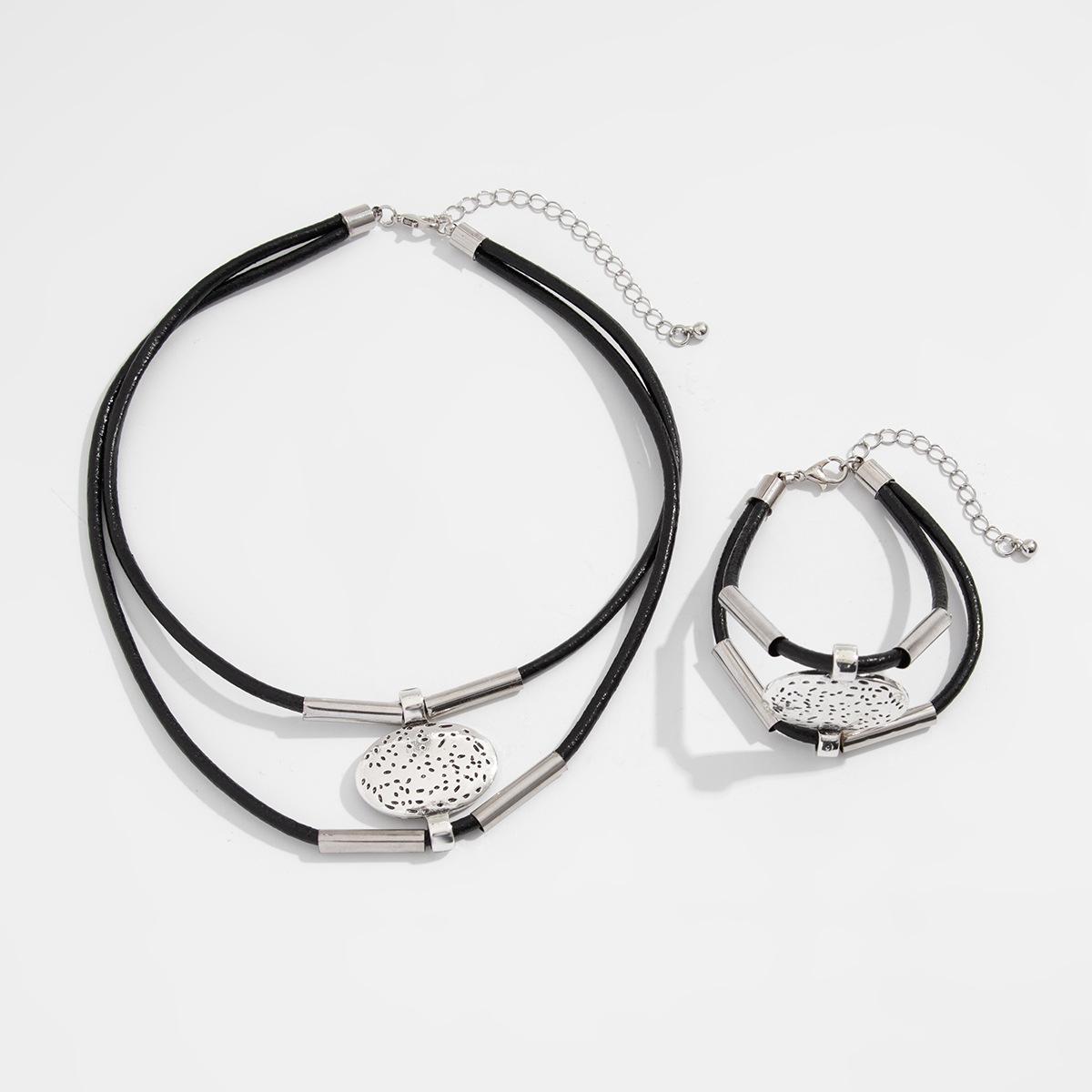 

Простой двухслойный локтевой элемент ювелирные изделия ретро этнический рельеф кулон короткое ожерелье ожерелье женщины