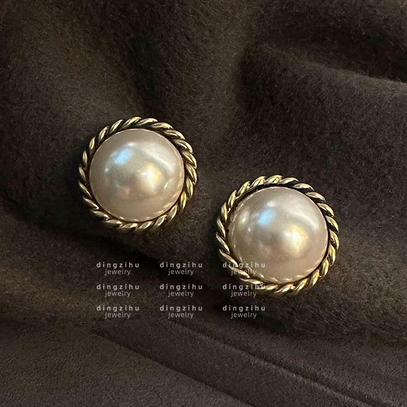 

Ретро серьги с крупным жемчугом в гонконгском стиле, преувеличенный уникальный дизайн для особых интересов, темпераментные серьги класса люкс, модные серьги для женщин Same style white pearl stud earrings