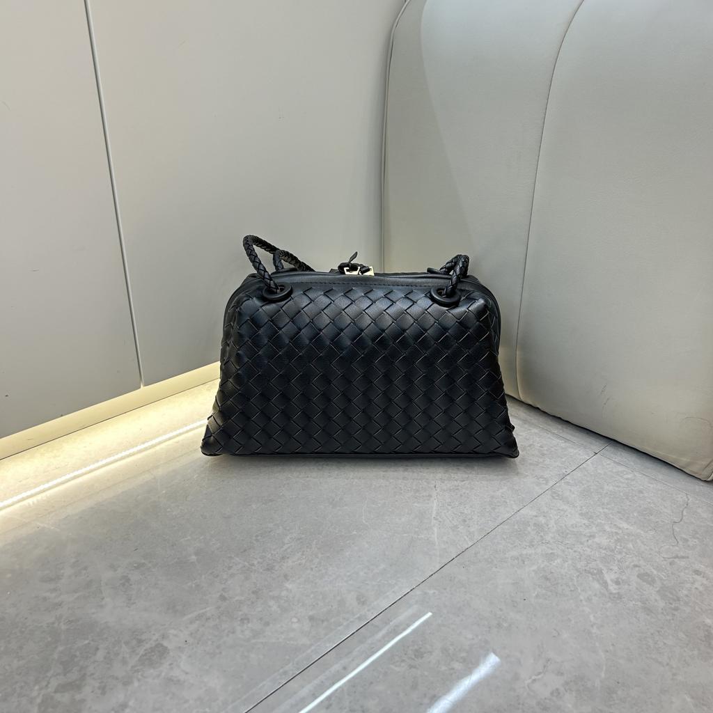 Cross-border Cowhide Woven Underarm Boston Women's Bag Practical High-end Pillow Bag Commuting Versatile Portable Shoulder Bag