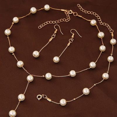 4-teiliges goldfarbenes Halsketten-Ohrring-Armband-Set Damen Elegant Imitationsperlen-Kollektion Temperament Quasten-Schmuck
