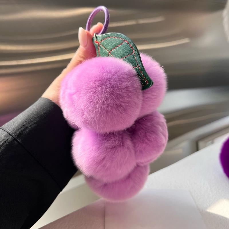 

Super Positive Purple~ Rex Rabbit Hair Grape Car Keychain Pendant Ins Cute Pom-pom Bag Pendant світло-фіолетового кольору