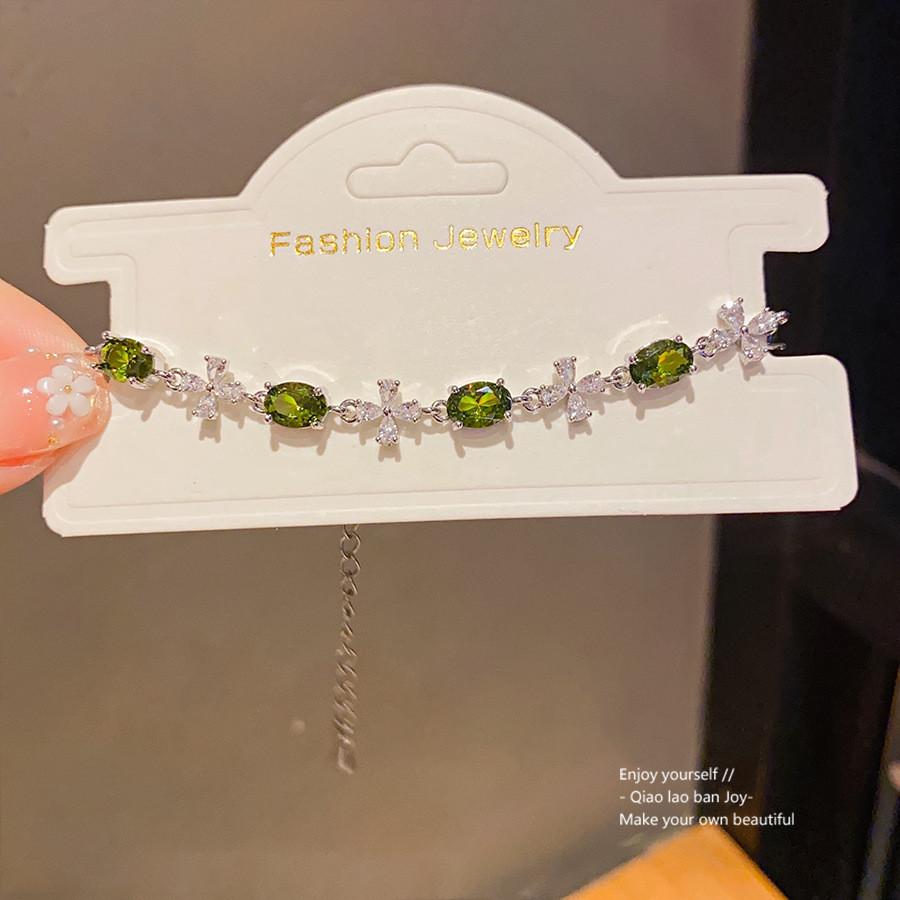 Geometric Heart Charm Bracelet With Silver Finish For Women Gift Holiday