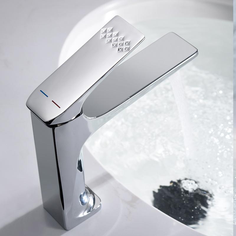 Brass Core Modern Bathroom Sink Faucet Single Handle Deck Mounted Wash Basin Water Tap Hot And Cold Mixer