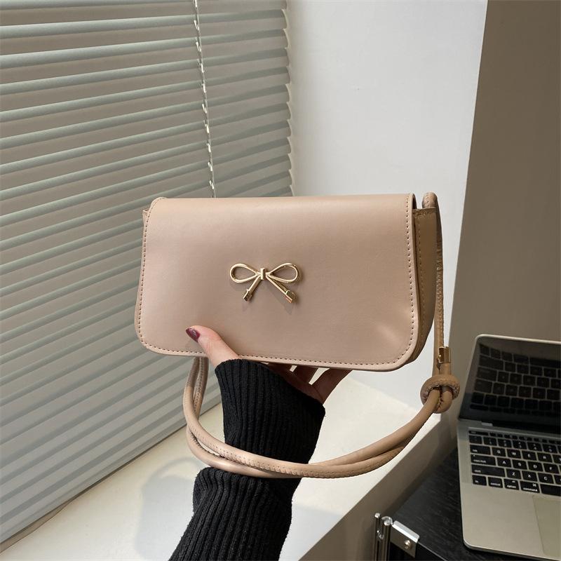 

Однотонная женская сумка 2025 года, новая нишевая летняя модная тенденция, сумка под мышкой, повседневная сумка-мессенджер на одно плечо в иностранном стиле, прилив хаки