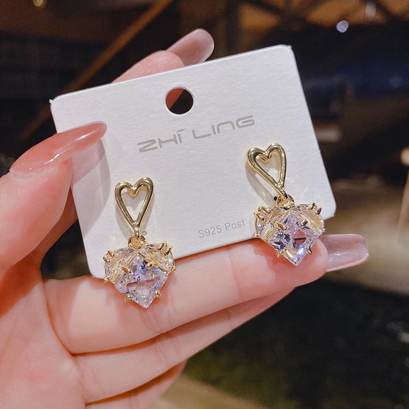 S925 Silver Teardrop Pearl Zircon Stud Earrings: Elegant Women's Fashion