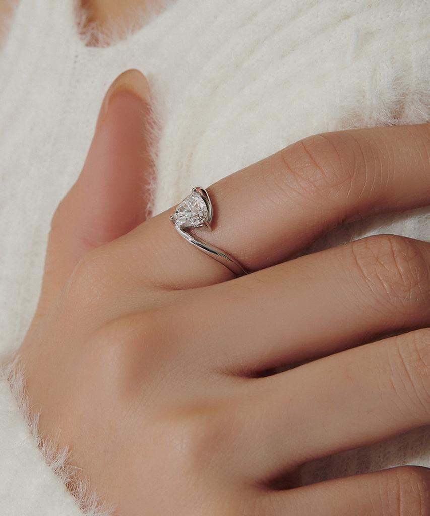Helene Jewelry Silver 925 1-Carat Wave Heart Cut Moissanite Miss Ring (C Type)
