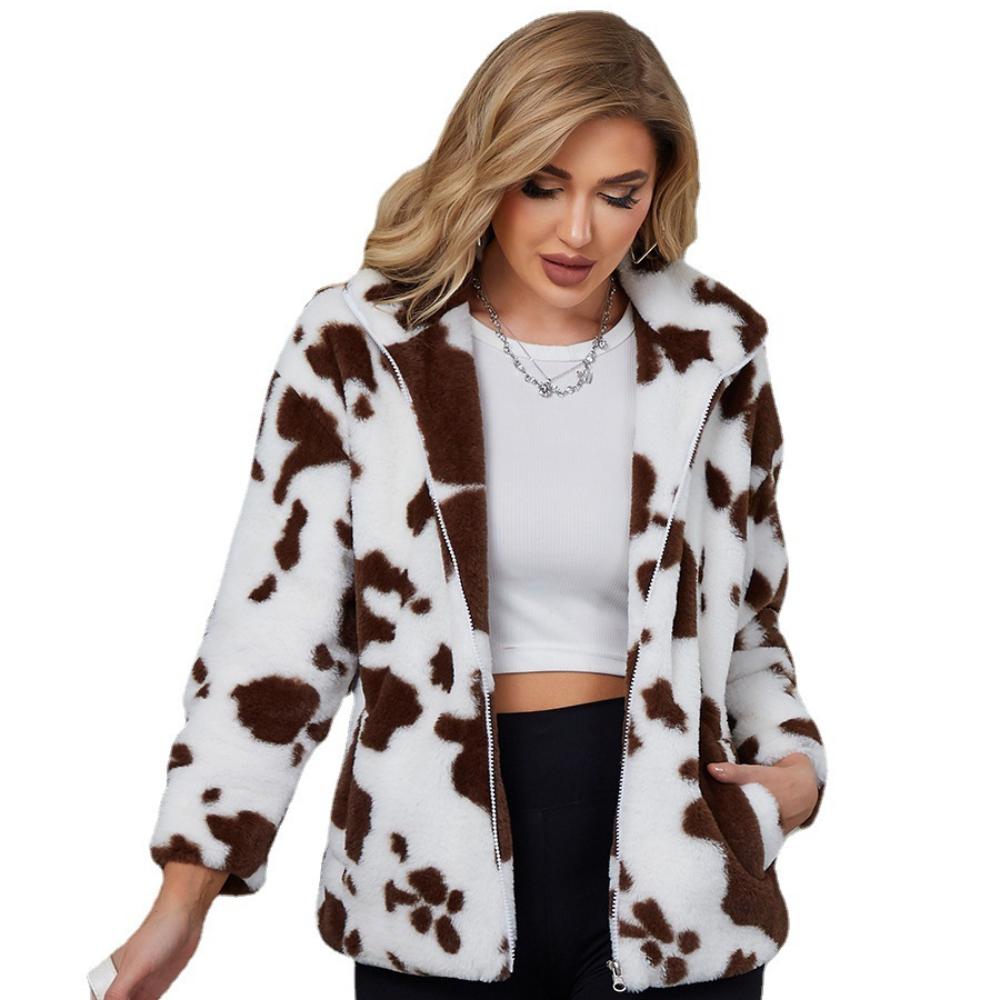 

Женская свободная куртка в черно-белую коровью расцветку S