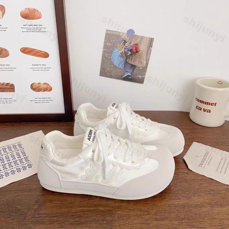 Fashion Autumn Women Flat Shoes 2025 New Fashion Vintage Casual Sports Board Shoes Fashion Lace Non-slip Comfort Outdoor Leisure Shoes