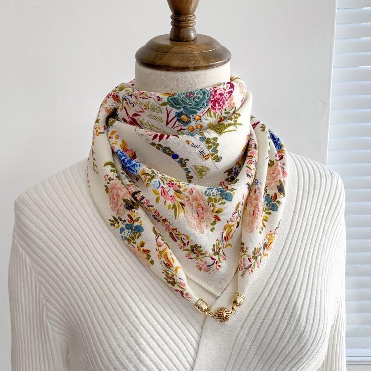 Magnetic buckle triangular small square scarf silk scarf women's spring and autumn summer shirt neck protection scarf thin scarf 71x71