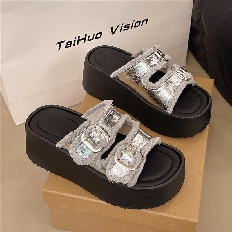 

Шлепанцы на толстой подошве женские летние новые модные универсальные для невысоких, нишевый дизайн, шлепанцы с одним ремешком 35 серебряный