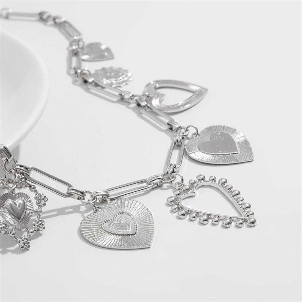 Fashionable Metal Love Heart Pendant Necklace Adjustable Length Clavicle Chain for Women Fashion Choker Jewelry