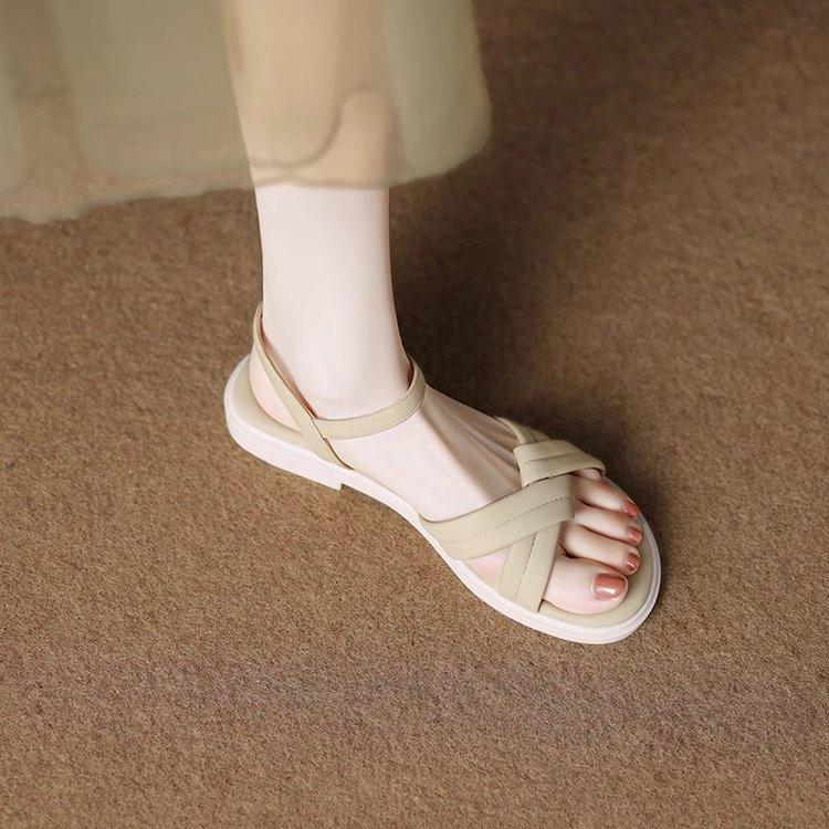 Flat beach Roman sandals  versatile for wearing outside 2025 new retro women's shoes