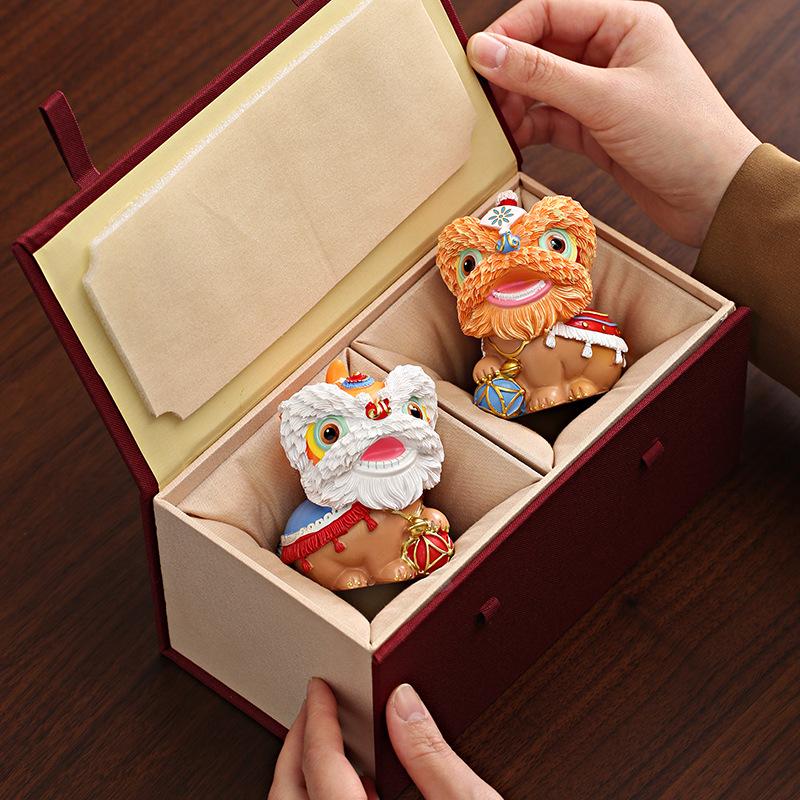 Resin Lion Dance Sculptures and Figurines Chinese Characteristic Mascot Luxury Home Room Office Table Decoration and Accessories